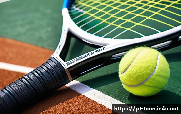 테니스 스트링 갈기 비용 - A detailed close-up of a tennis racket with freshly strung nylon strings, showcasing the string text...